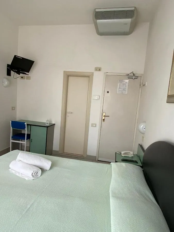 Hotel Mediterraneo リミニ